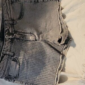 Tinsel Grey Studded Jean Shorts Women’s Size 29 Stretch Denim Raw Hem